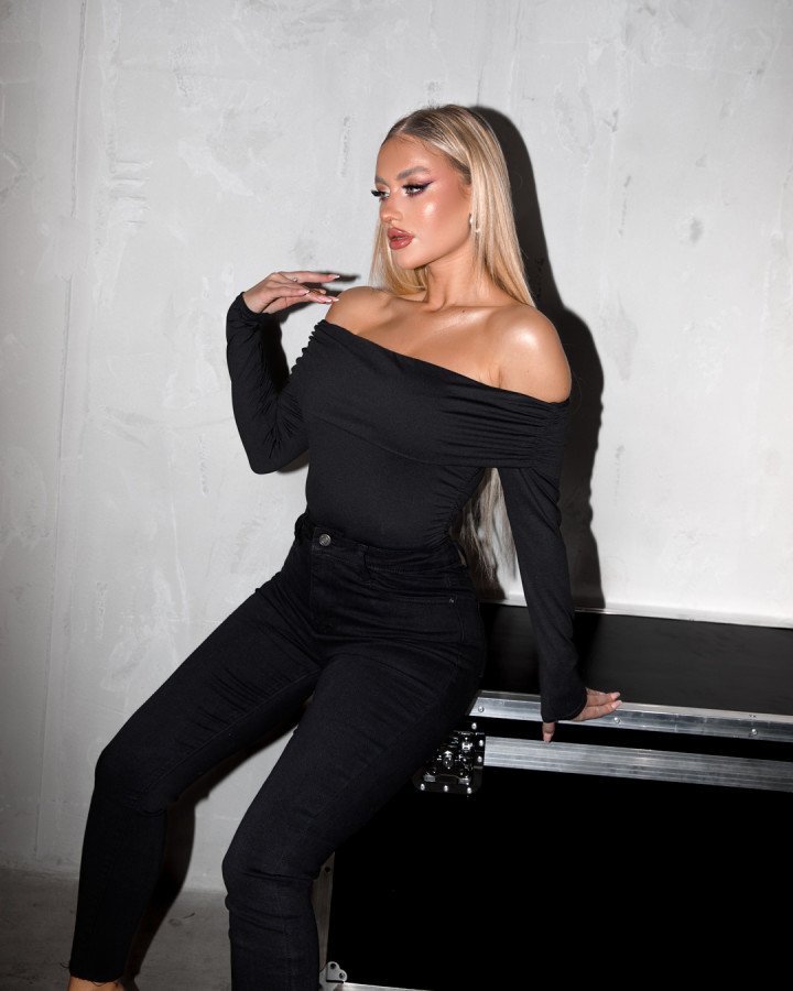 Bodysuit off