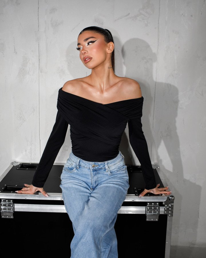 Bodysuit off-shoulder