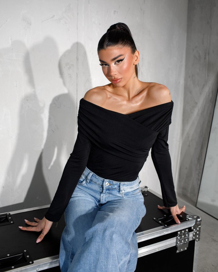 Bodysuit off-shoulder