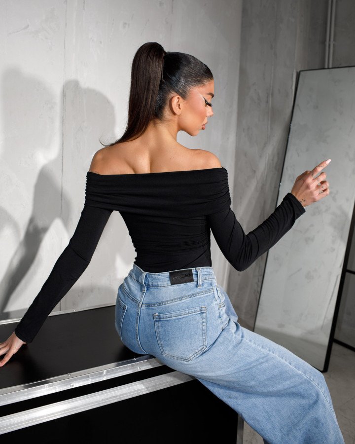 Bodysuit off-shoulder