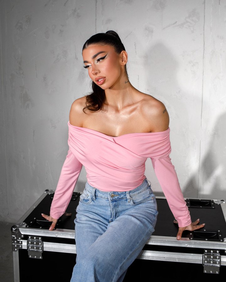 Bodysuit off-shoulder