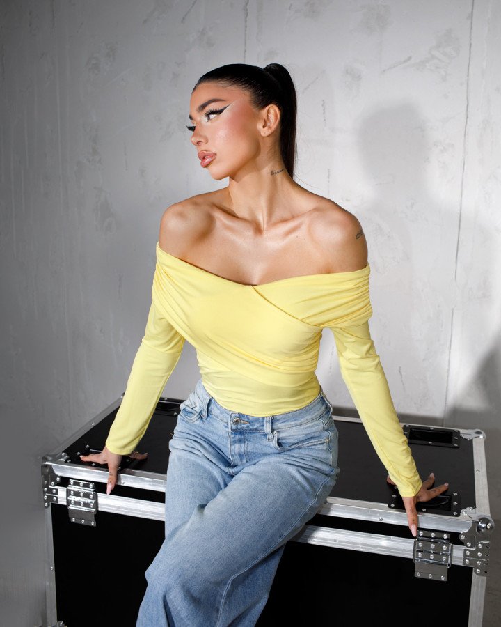 Bodysuit off-shoulder