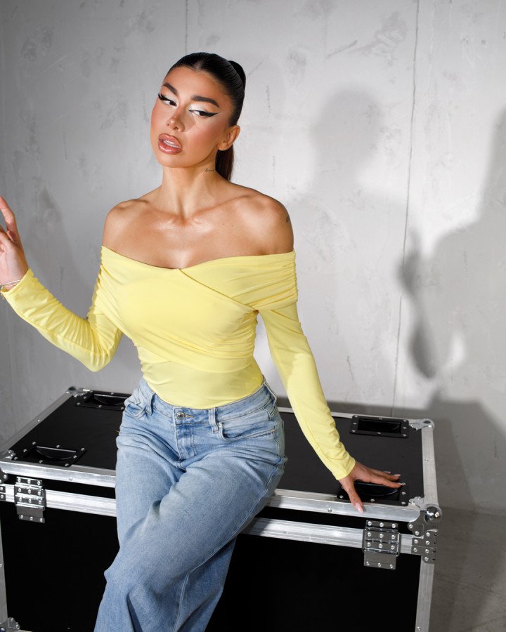 Bodysuit off-shoulder