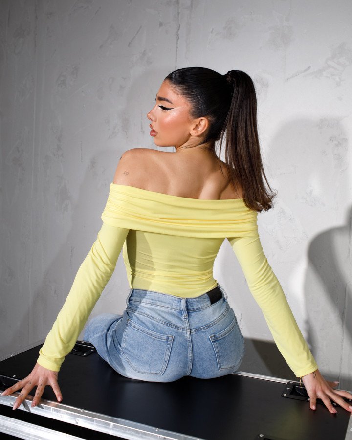 Bodysuit off-shoulder