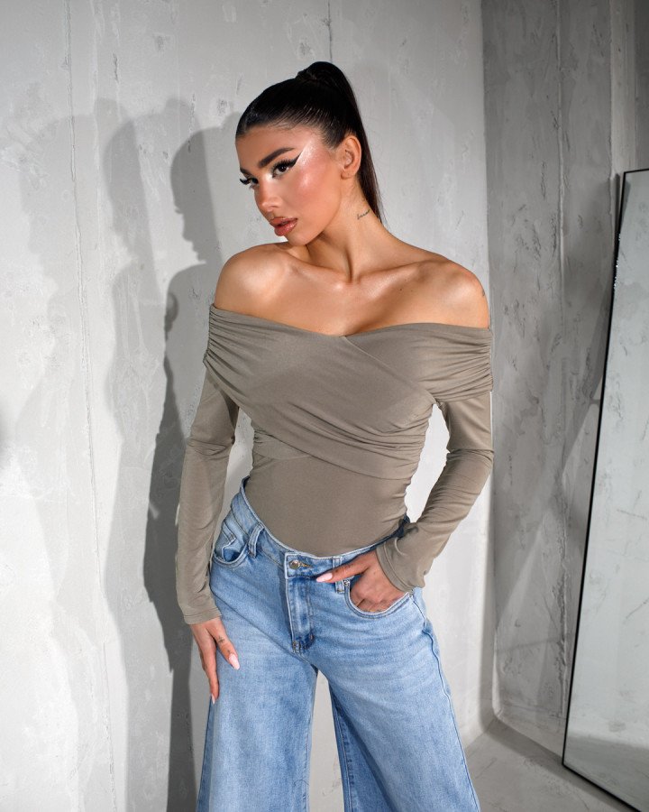 Bodysuit off-shoulder