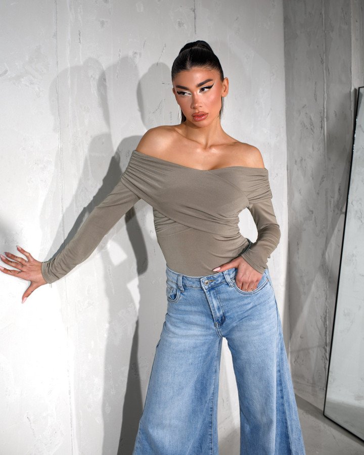 Bodysuit off-shoulder