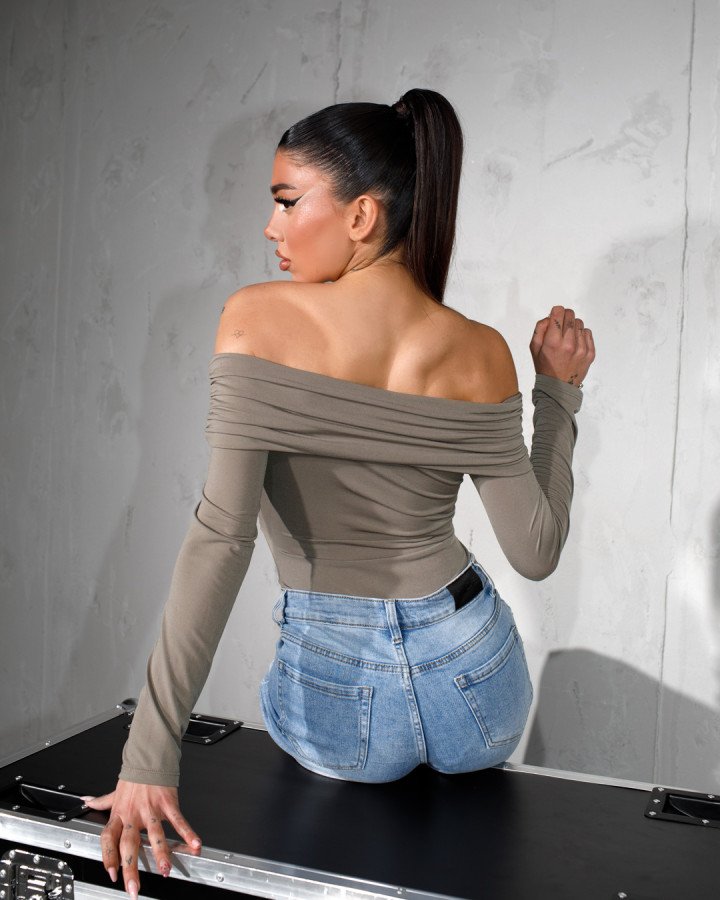 Bodysuit off-shoulder