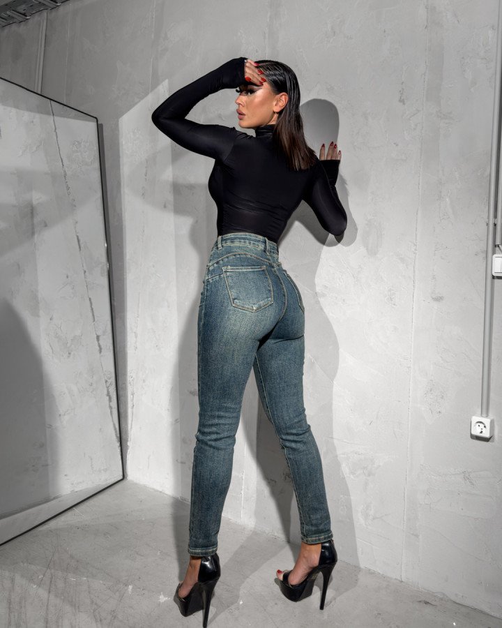 High-waisted skinny