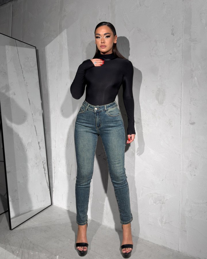 High-waisted skinny
