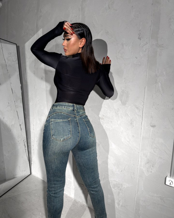 High-waisted skinny