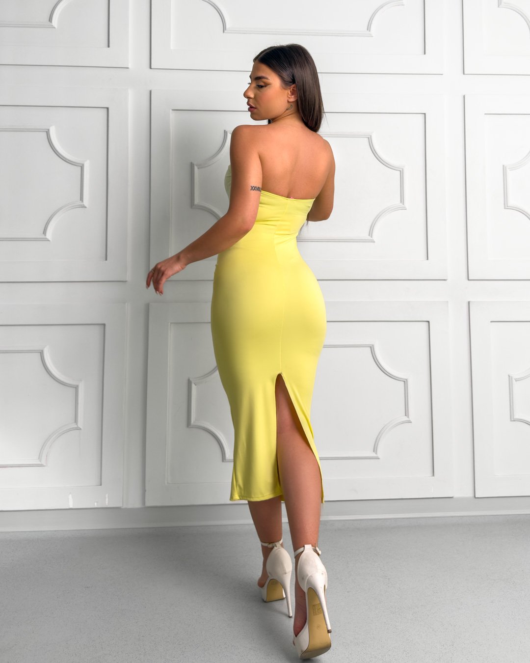 Μίντι φόρεμα strapless με σκίσιμο πίσω l Κιτρινο Μίντι φόρεμα strapless με σκίσιμο πίσω l Κιτρινο