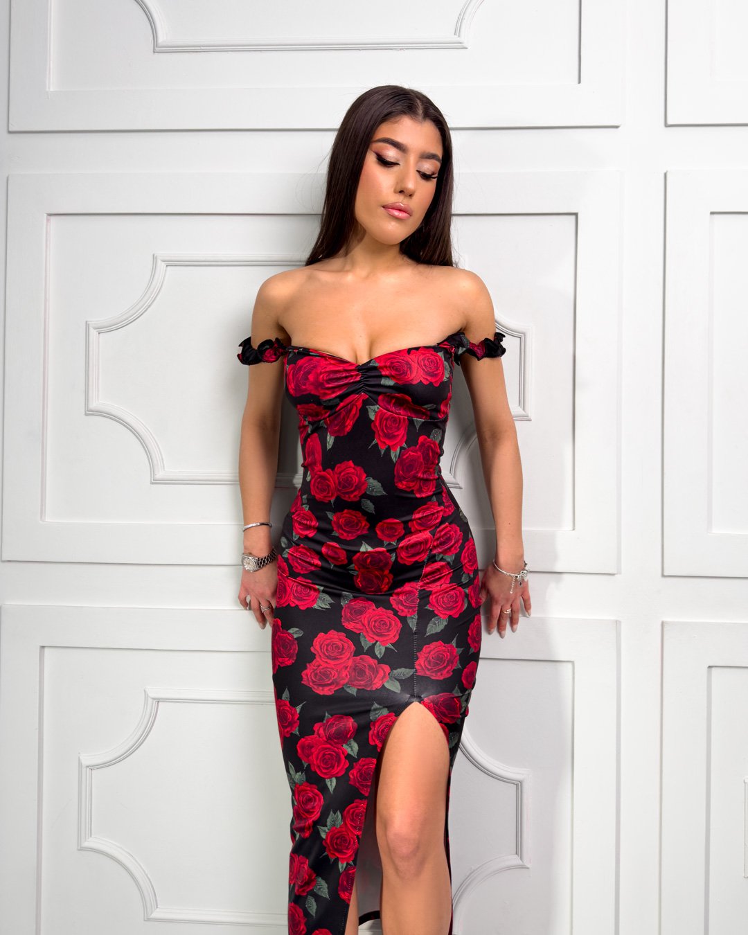 Maxi φόρεμα με βολάν τιράντα και σκίσιμο| Floral Μαύρο Maxi φόρεμα με βολάν τιράντα και σκίσιμο| Floral Μαύρο