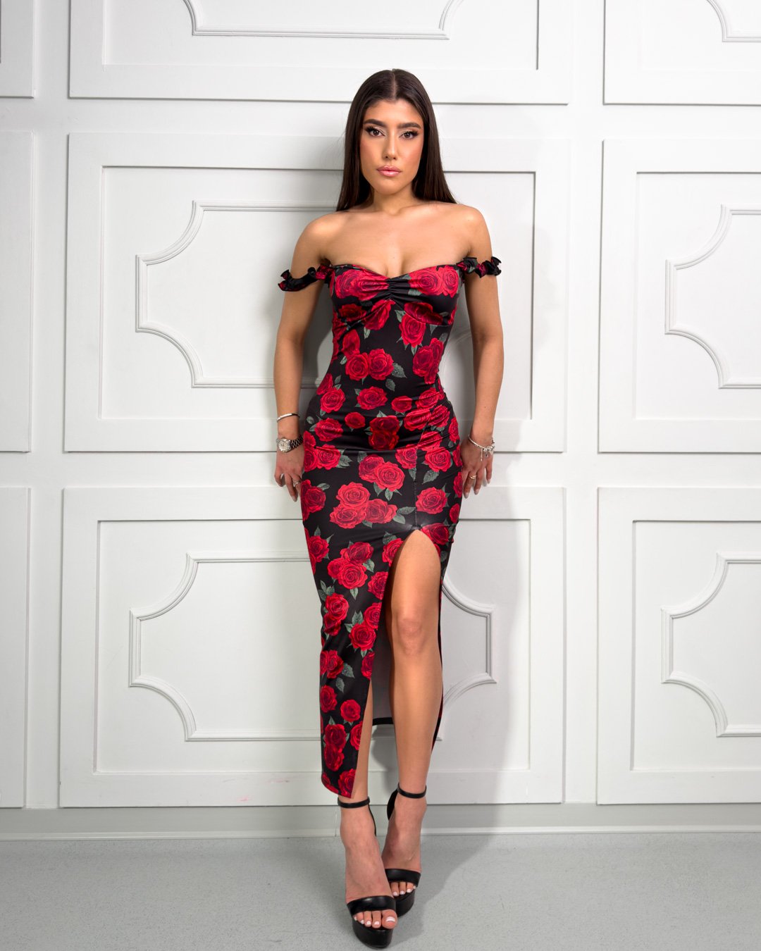 Maxi φόρεμα με βολάν τιράντα και σκίσιμο| Floral Μαύρο Maxi φόρεμα με βολάν τιράντα και σκίσιμο| Floral Μαύρο