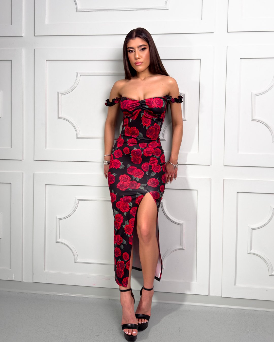 Maxi φόρεμα με βολάν τιράντα και σκίσιμο| Floral Μαύρο Maxi φόρεμα με βολάν τιράντα και σκίσιμο| Floral Μαύρο