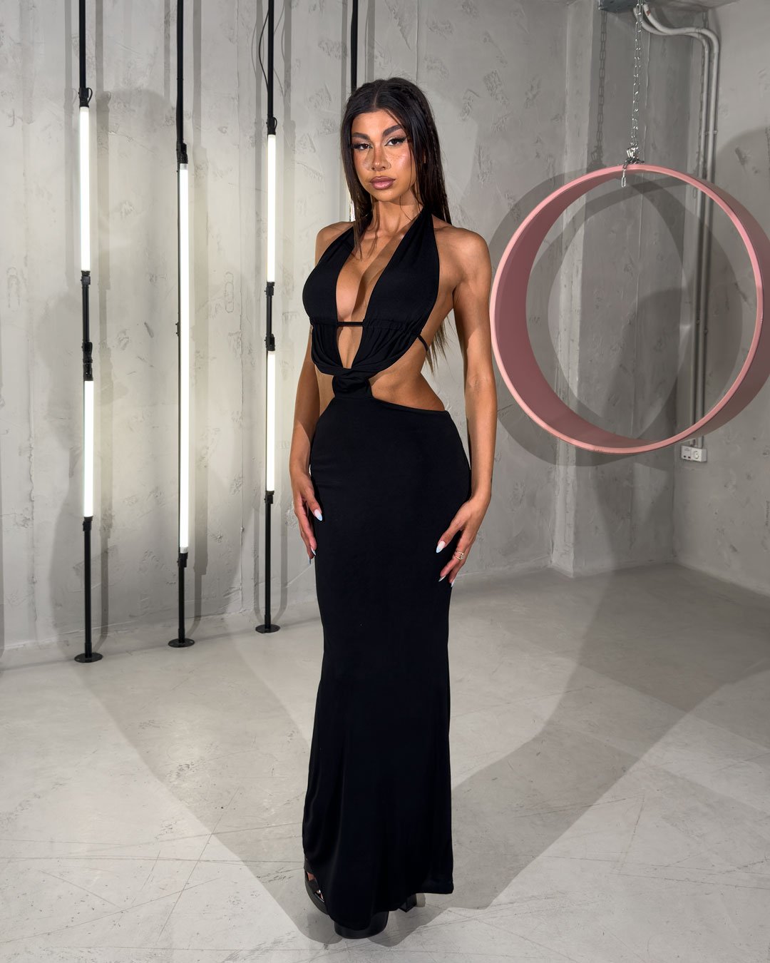 Maxi φόρεμα halter ντραπέ μει ανοιχτή πλάτη |Μαύρο Maxi φόρεμα halter ντραπέ μει ανοιχτή πλάτη |Μαύρο