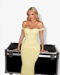 Maxi-dress strapless with off-shoulder design and open back |Yellow