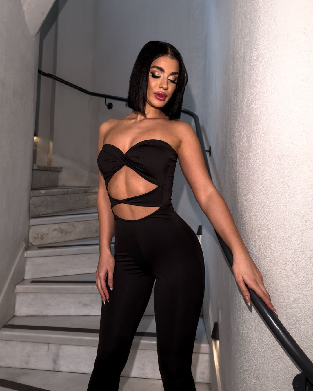 Ολόσωμη φόρμα strapless cut out με cups| Μαύρο Ολόσωμη φόρμα strapless cut out με cups| Μαύρο