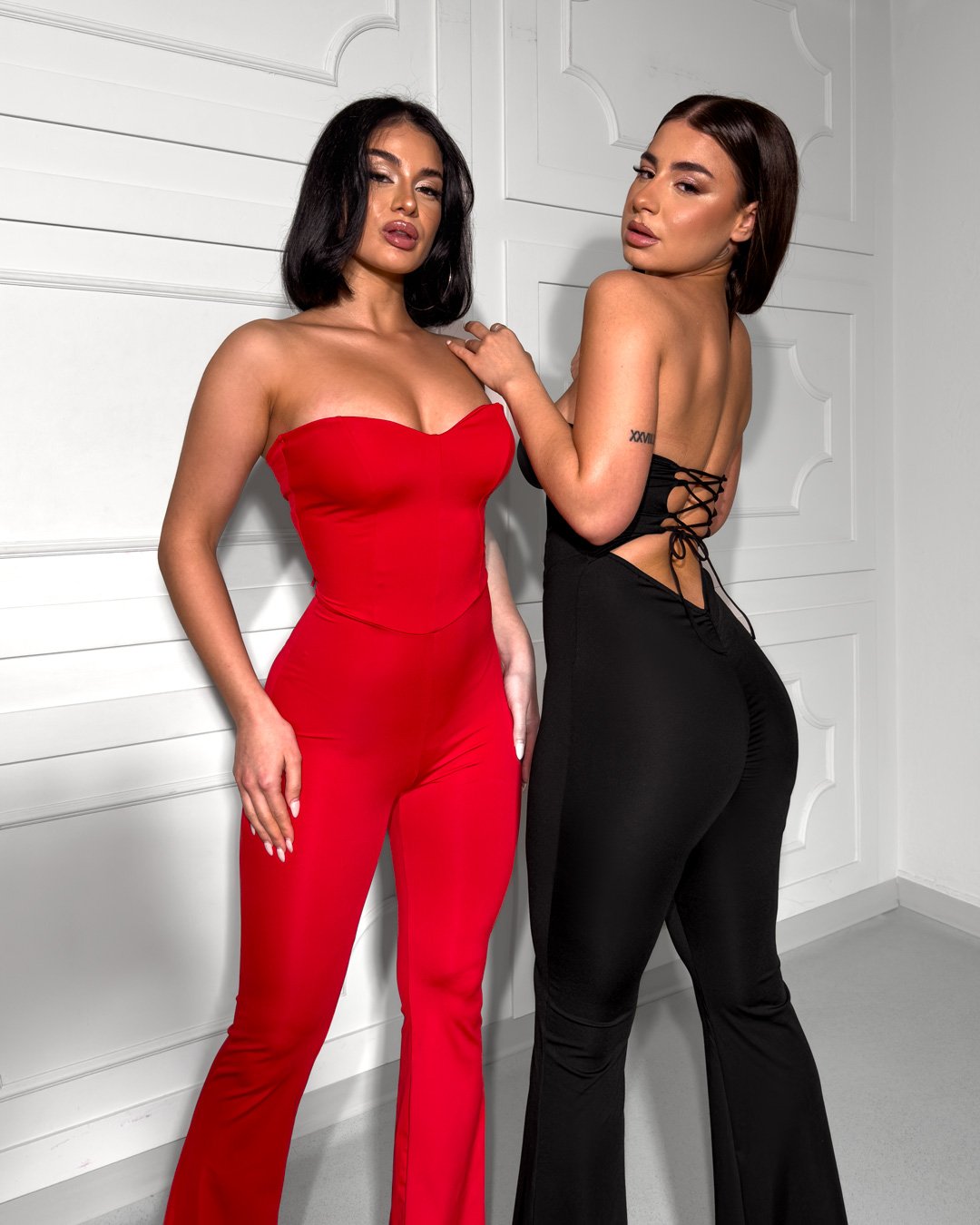 Ολόσωμη φόρμα strapless με lace up στην πλάτη|Κόκκινο Ολόσωμη φόρμα strapless με lace up στην πλάτη|Κόκκινο