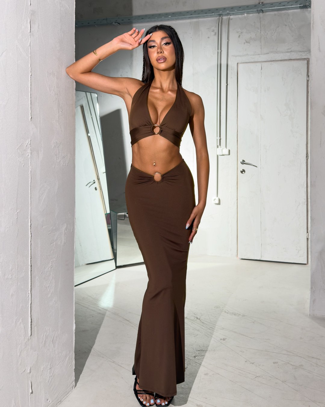 Σετ (2pcs) crop τοπ και maxi φούστα με κρίκο| Καφέ Σετ (2pcs) crop τοπ και maxi φούστα με κρίκο| Καφέ