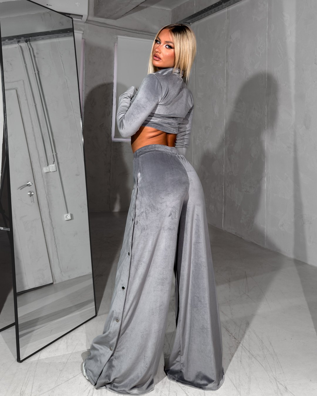 Set Velvet jacket and pants with side buttons|Grey