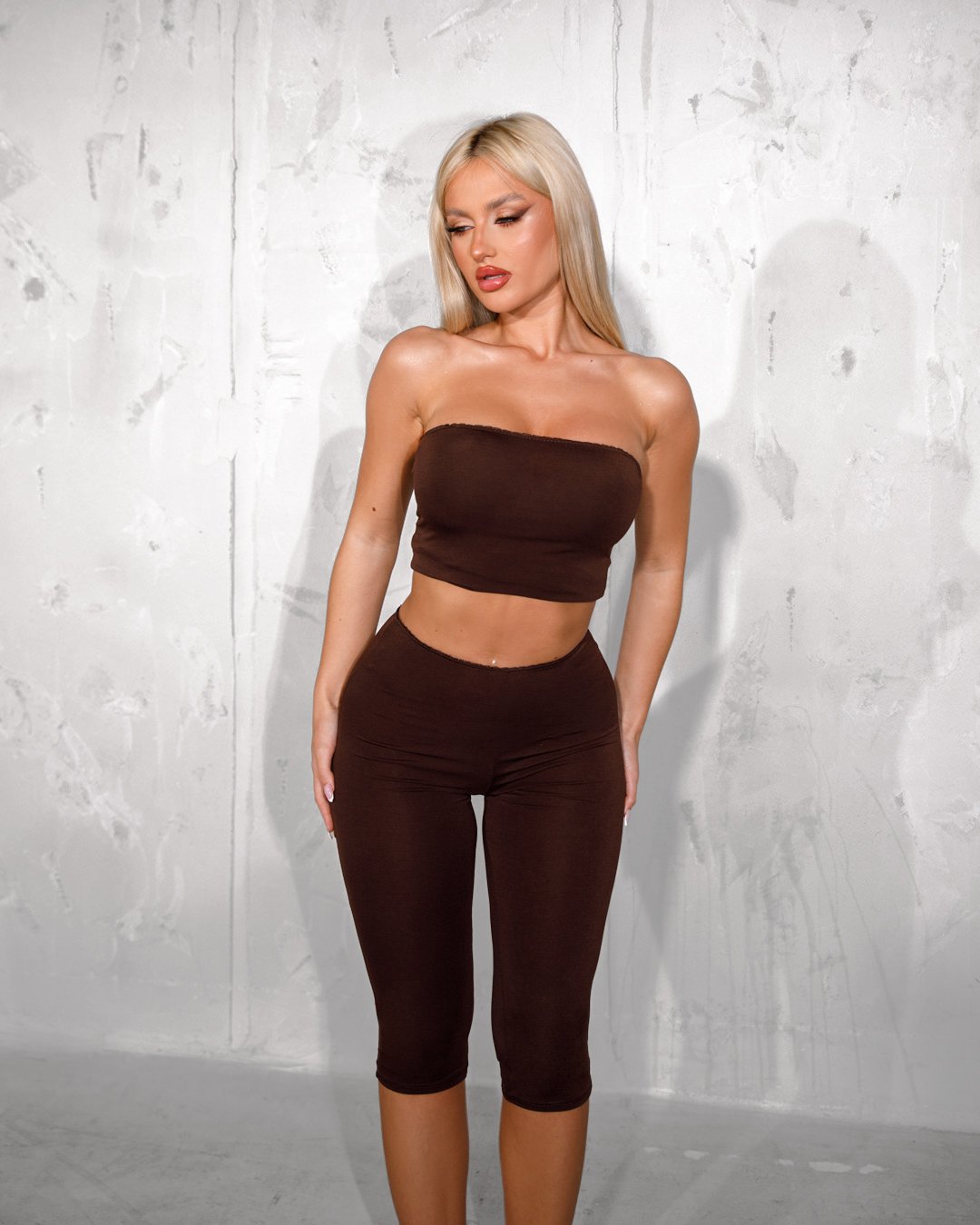 Set 2pcs-capri pants & strapless crop-top l Brown
