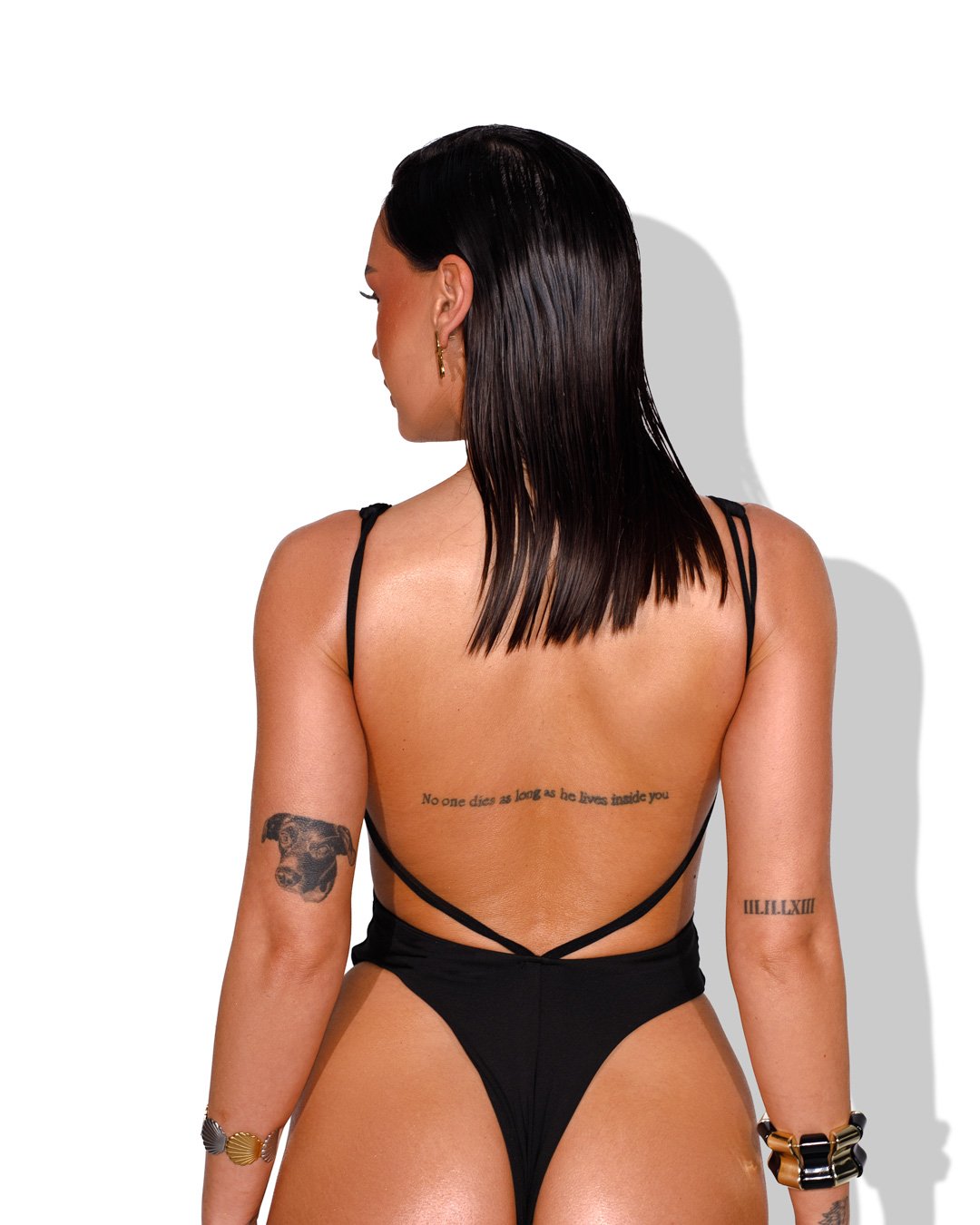 One piece swimsuit with V-neckline and deep back design | Black
