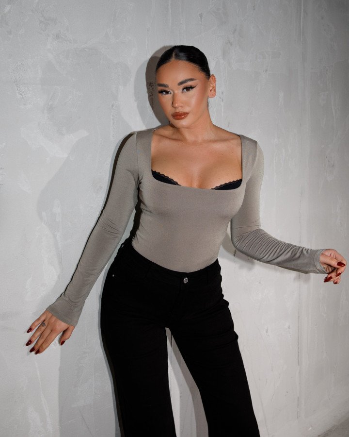 Square neckline