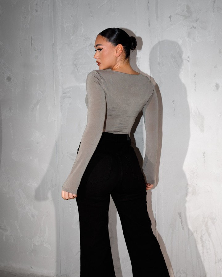 Square neckline