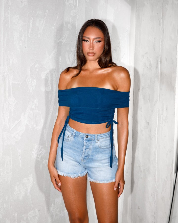 Off-the-shoulder top